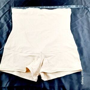❤️ NWOT 3x Pink and Cream High-Waisted Shapewear Shorts